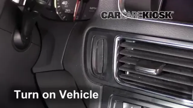 2011 Audi Q5 Premium Plus 2.0L 4 Cyl. Turbo Escobillas de limpiaparabrisas delantero Cambiar escobillas de limpiaparabrisas